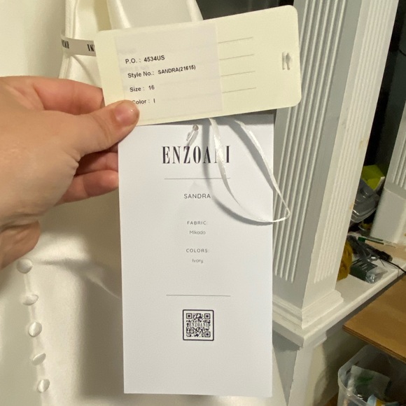 Enzoani Sandra Bridal Wedding Gown Ivory US size 16 - Sample - Picture 14 of 16